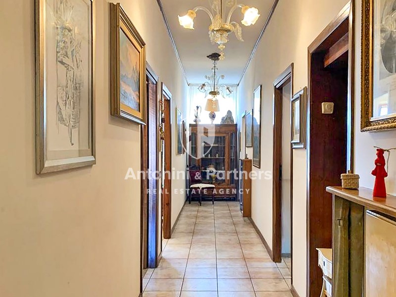 Appartamento in Vendita a Todi, 265'000€, 161 m²