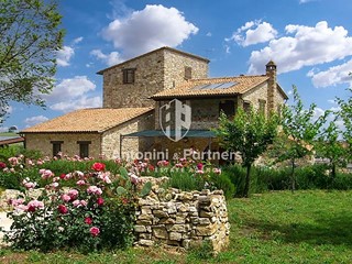 Casa Indipendente in Vendita a Todi, 649'000€, 350 m²