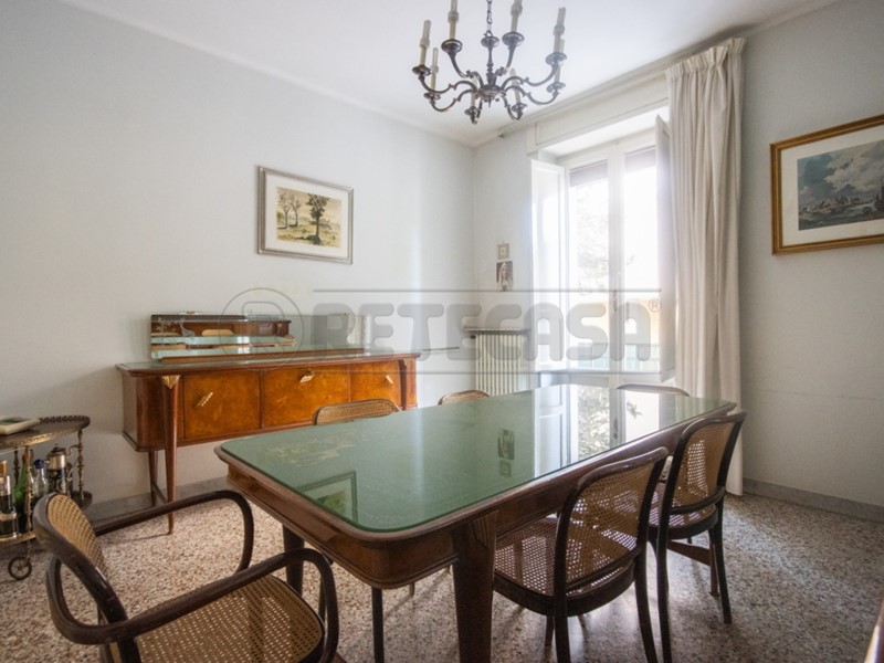 Appartamento in Vendita a Altamura, zona ZONA V.LE R. MARGHERITA, 178'000€, 150 m², con Box