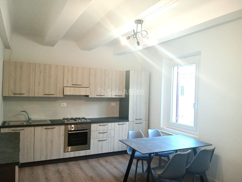 Trilocale in Affitto a Jesi, zona Centro Storico, 450€, 42 m²