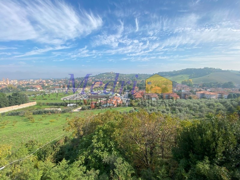 Casa Indipendente in Vendita a Cesena, zona Centrale, 700'000€, 378 m²