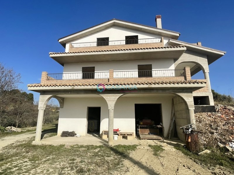 Casa Indipendente in Vendita a Spoltore, 250'000€, 500 m²