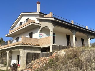 Casa Indipendente in Vendita a Spoltore, 250'000€, 500 m²