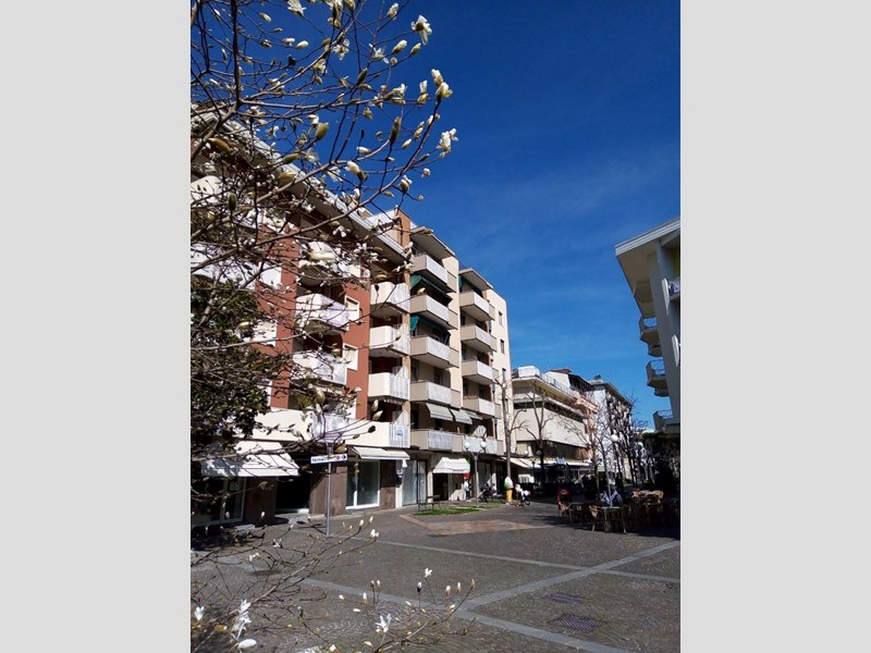 Appartamento in Vendita a Grado, zona CENTRO PEDONALE, 320€, 100 m², con Box