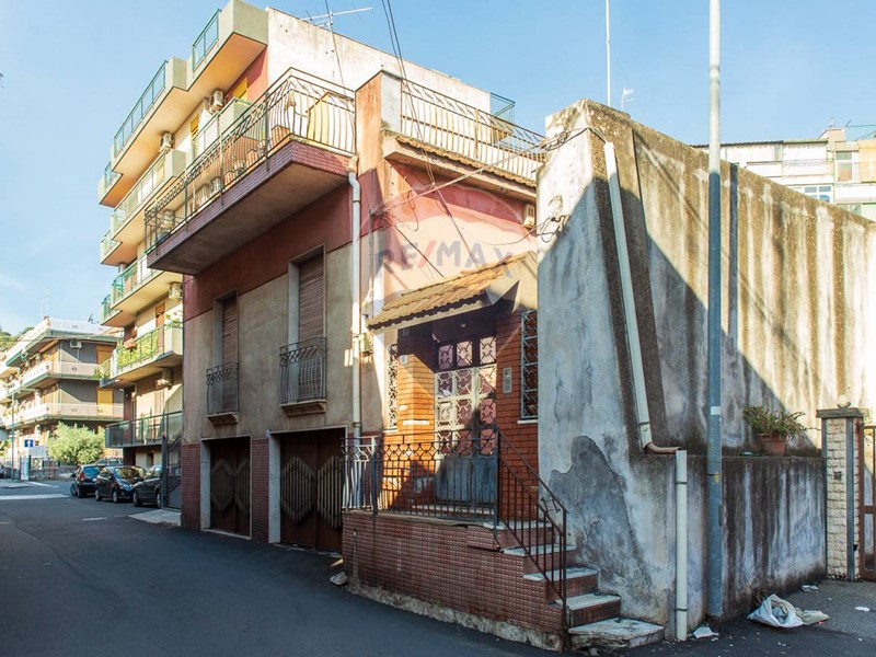 Casa Indipendente in Vendita a Aci Catena, 99'000€, 700 m²