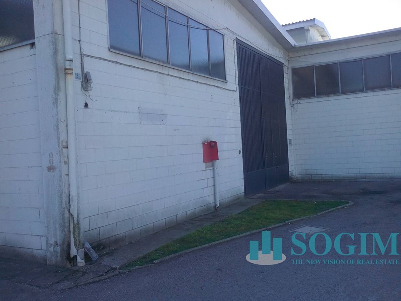 Capannone in Affitto a Settimo Milanese, 2'500€, 500 m²