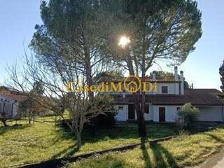 Villa bifamiliare in Vendita a Santa Luce, 295'000€, 265 m², arredato, con Box
