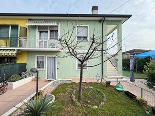 Casa Indipendente in Vendita a Noventa Vicentina, 239'000€, 170 m²