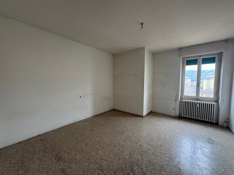 Appartamento in Vendita a Terni, 65'000€, 120 m²