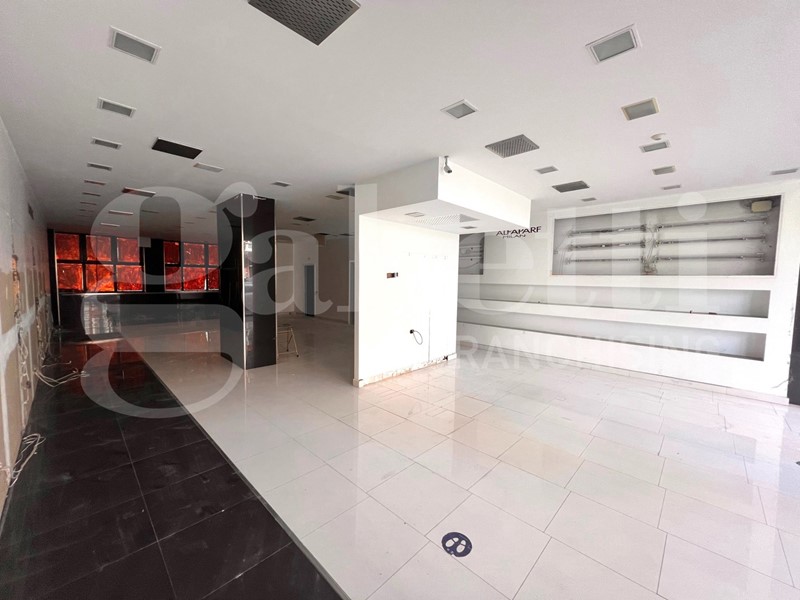 Negozio in Vendita a Milano, 680'000€, 212 m²