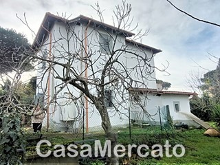 Appartamento in Vendita a Rocca di Papa, zona Barozze + Calcare, 240'000€, 140 m²