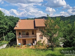 Appartamento in Vendita a Perugia, 139'000€, 230 m², con Box