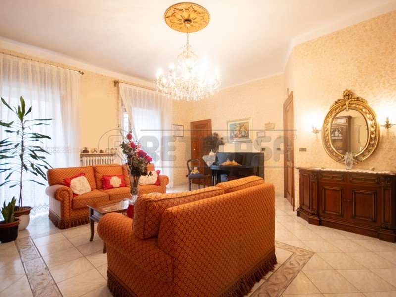 Appartamento in Vendita a Altamura, zona ZONA C.SO F. II DI SVEVIA, 170'000€, 133 m²