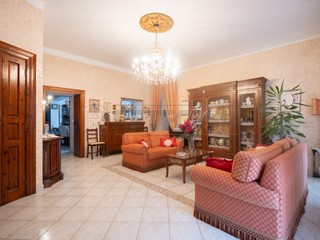 Appartamento in Vendita a Altamura, zona ZONA C.SO F. II DI SVEVIA, 170'000€, 133 m²