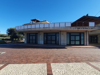 Immobile commerciale in Vendita a Eboli, 500'000€, 400 m²