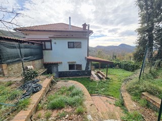 Appartamento in Vendita a Davagna, zona Scoffera, 49'000€, 100 m², arredato