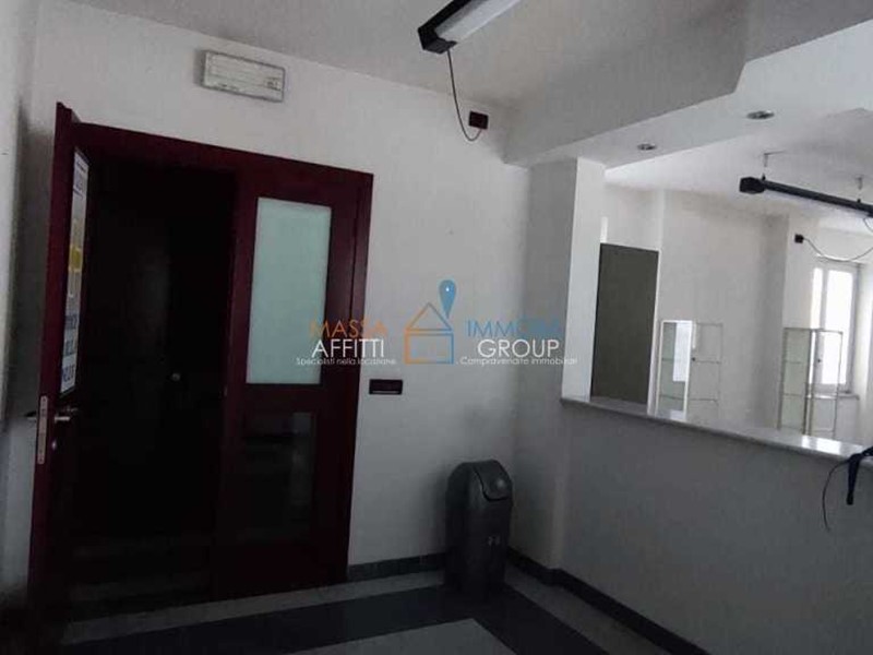 Ufficio in Affitto a Massa, 1'200€, 100 m²