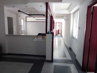 Ufficio in Affitto a Massa, 1'200€, 100 m²