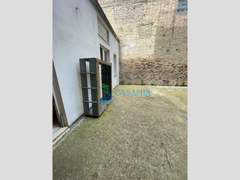 Immobile commerciale in Vendita a San Benedetto del Tronto, 125'000€, 94 m²