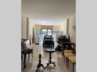 Immobile commerciale in Vendita a San Benedetto del Tronto, 125'000€, 94 m²