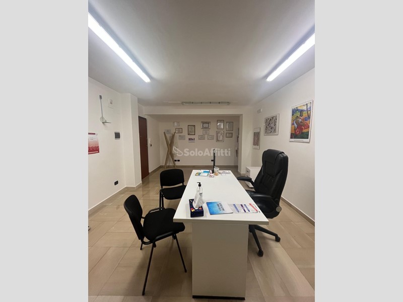 Ufficio in Affitto a Barletta, 350€, 40 m²