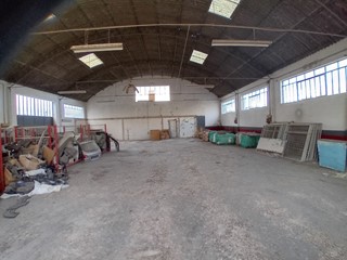 Capannone in Vendita a Manoppello, zona Scalo, 390'000€, 310 m²