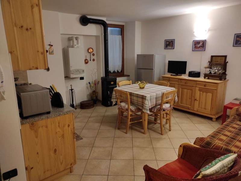 Appartamento in Vendita a Edolo, zona centrale, 75'000€, 50 m², arredato