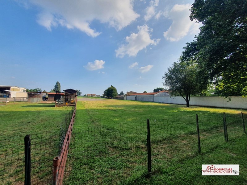 Terreno edificabile in Vendita a Arconate, 220'000€, 2960 m²