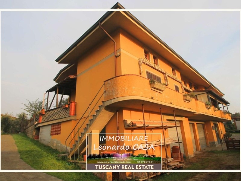 Villa bifamiliare in Vendita a Lamporecchio, 225'000€, 175 m², con Box