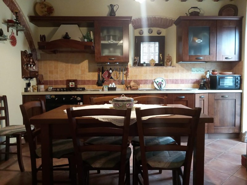 Casa Semi Indipendente in Vendita a Carrara, 299'000€, 130 m², arredato, con Box