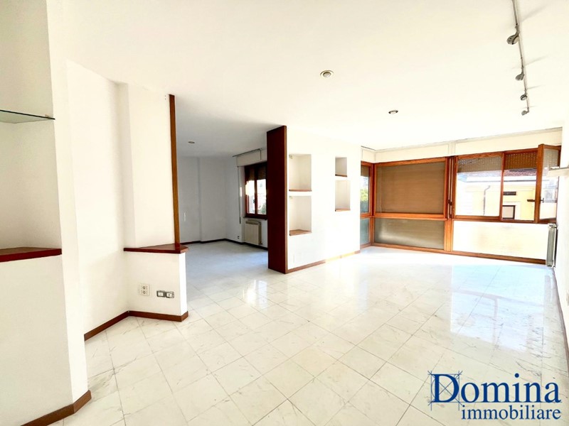 Appartamento in Vendita a Massa, 299'000€, 170 m²