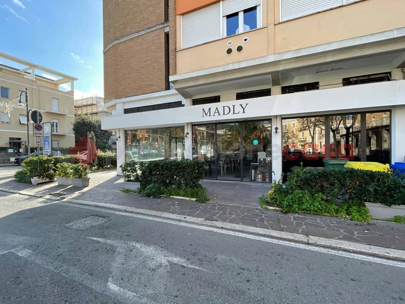Attività commerciale in Vendita a Terracina, 195'000€, 135 m²