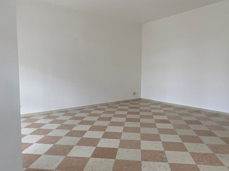 Negozio in Affitto a Abano Terme, 1'100€, 64 m²