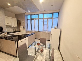 Bilocale in Vendita a Napoli, 180'000€, 85 m²