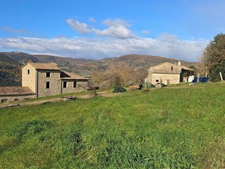 Attività commerciale in Vendita a Baschi, zona Acqualoreto, 1'200'000&euro;, 350 m²