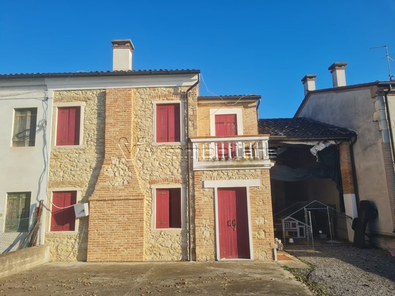 Casa Indipendente in Vendita a Pojana Maggiore, 60'000&euro;, 210 m²