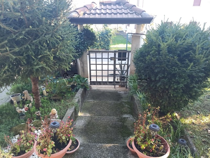 Appartamento in Vendita a Barbarano Mossano, zona Mossano, 83'000&euro;, 138 m², con Box