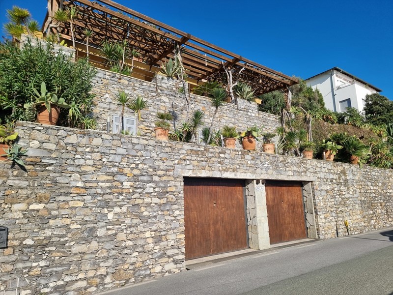 Casa Indipendente in Vendita a Recco, zona Mulinetti, 4'700'000€, 400 m², con Box