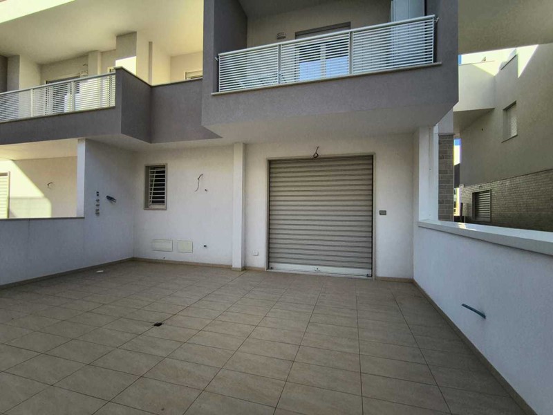 Immobile commerciale in Affitto a Polignano a Mare, zona Semicentrale, 1'200€, 91 m²