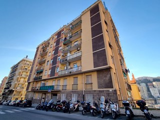 Appartamento in Vendita a Genova, zona Marassi, 106'000€, 83 m²