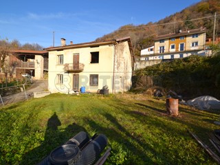 Casa Indipendente in Vendita a Valdagno, zona Pedecollinare, 69'000€, 390 m²