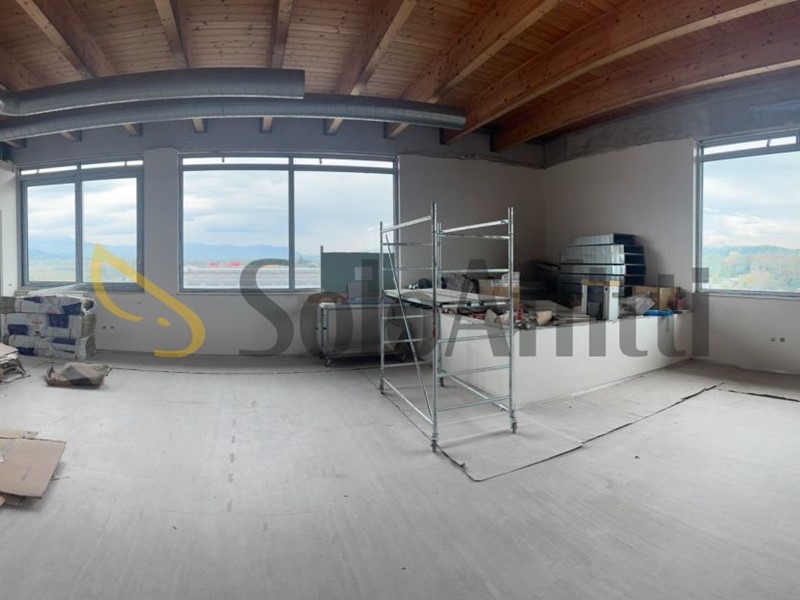 Ufficio in Affitto a Pescara, zona Tiburtina, 2'000€, 175 m²