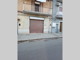 Magazzino in Affitto a Palermo, zona Calatafimi, 750€, 110 m²