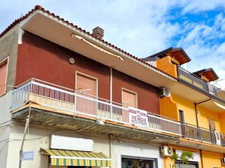Trilocale in Vendita a Mondragone, zona Piazzetta Crocelle, 75'000€, 90 m²