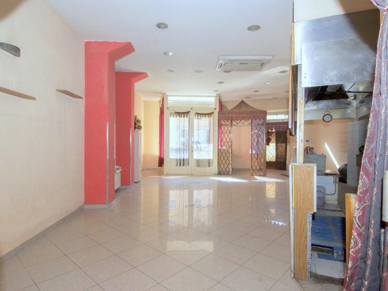 Negozio in Vendita a Poggibonsi, 138'000€, 160 m²