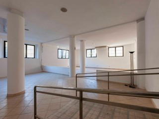 Negozio in Vendita a Poggibonsi, 138'000€, 160 m²