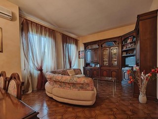 Appartamento in Vendita a Empoli, 285'000€, 127 m², con Box