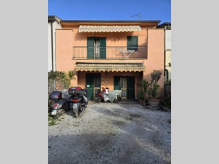 Casa Indipendente in Vendita a Calcinaia, zona Fornacette, 197'000€, 150 m², con Box