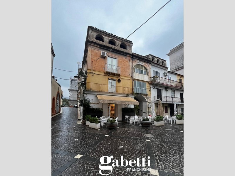 Casa Indipendente in Vendita a Bellona, 64'000€, 100 m²