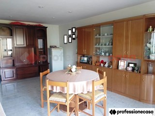 Villa in Vendita a Cervaro, 165'000€, 320 m²